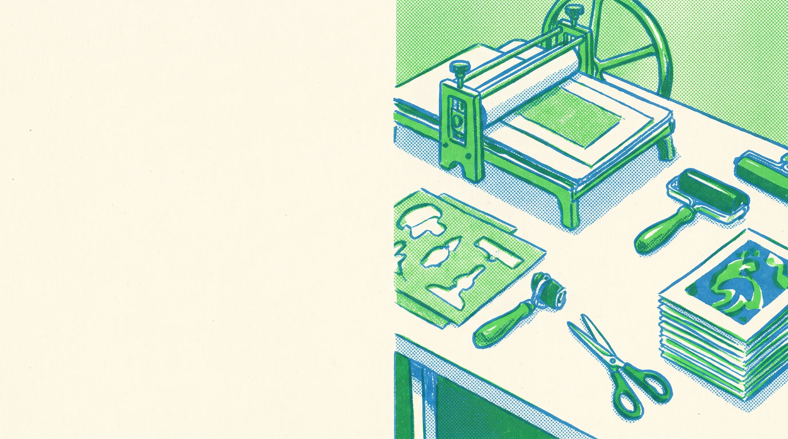 Illustration en risographie verte et bleue : une table d'atelier vue de dessus, avec une petite presse, des rouleaux encreurs, des pochoirs découpés et des piles de tirages.